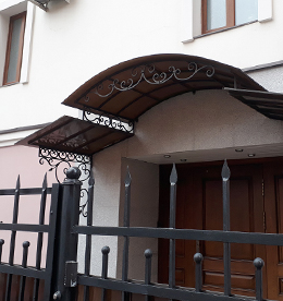 Кованый козырек из поликарбоната